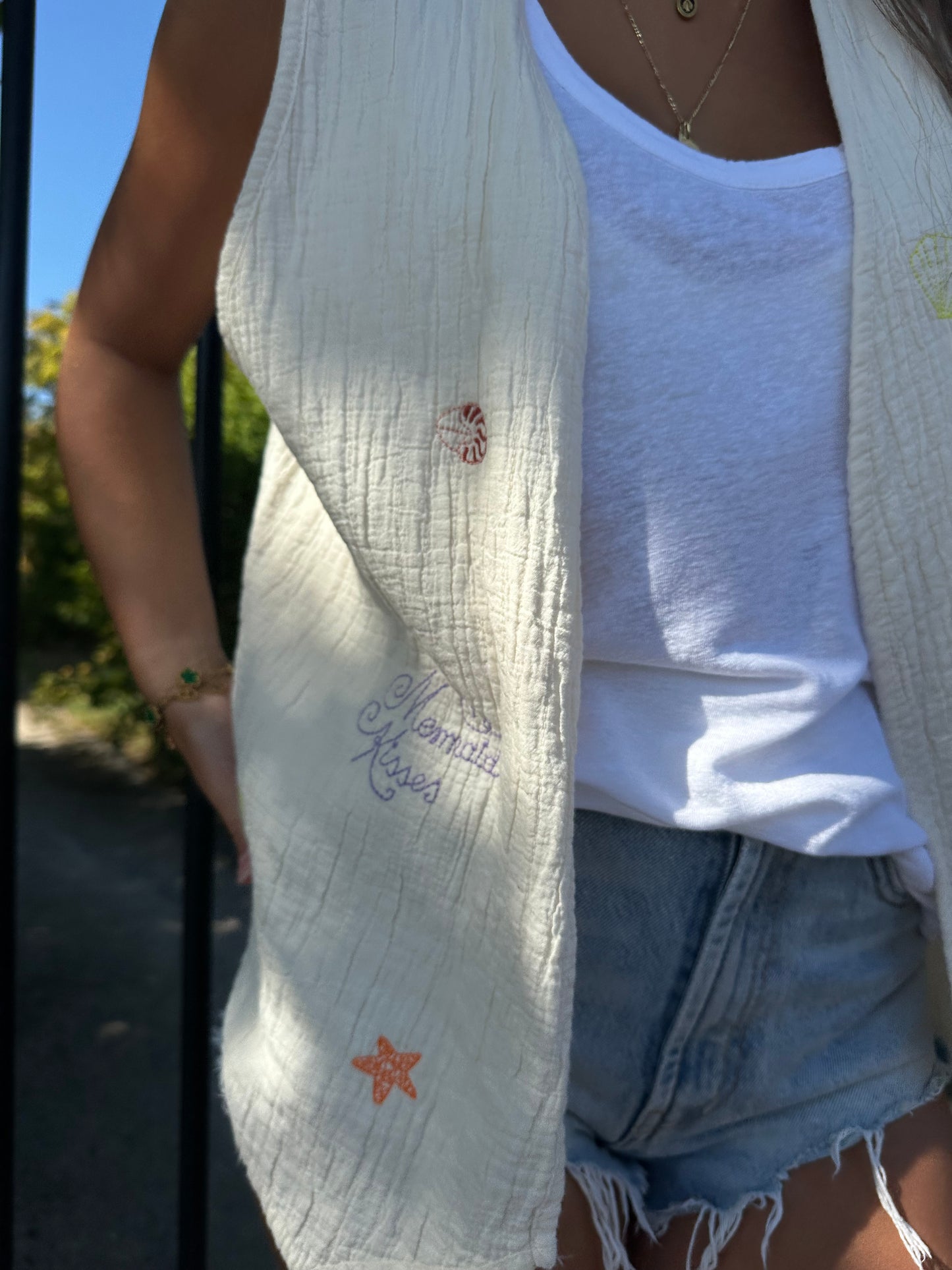 Gilet sans manche Jack broderies blanc cassé