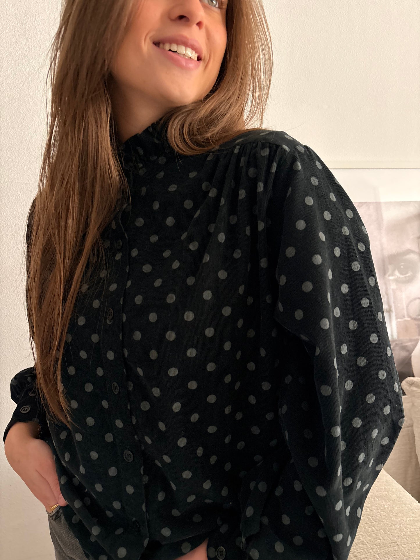 chemise Simone en velours noir à pois gris