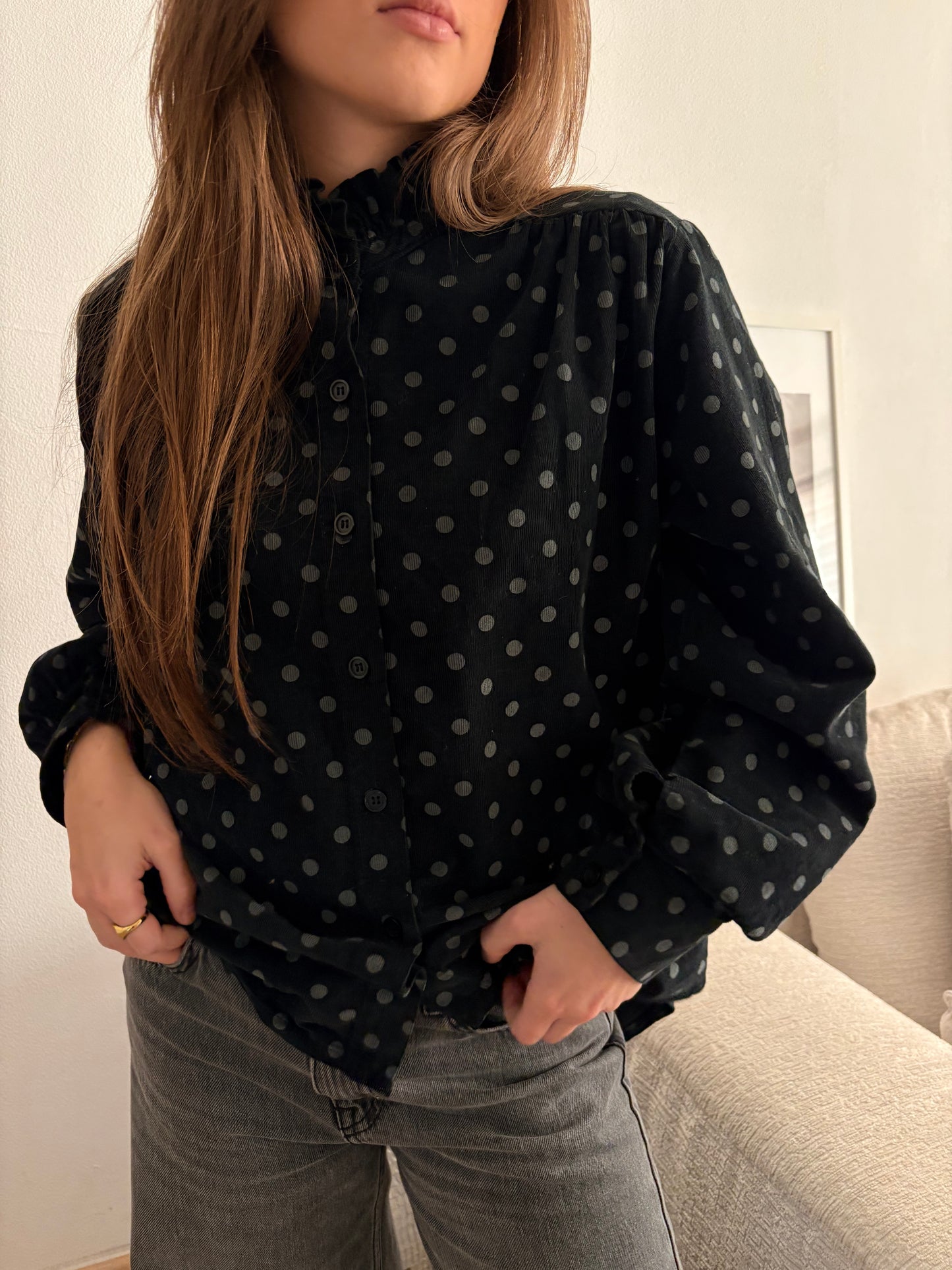 chemise Simone en velours noir à pois gris