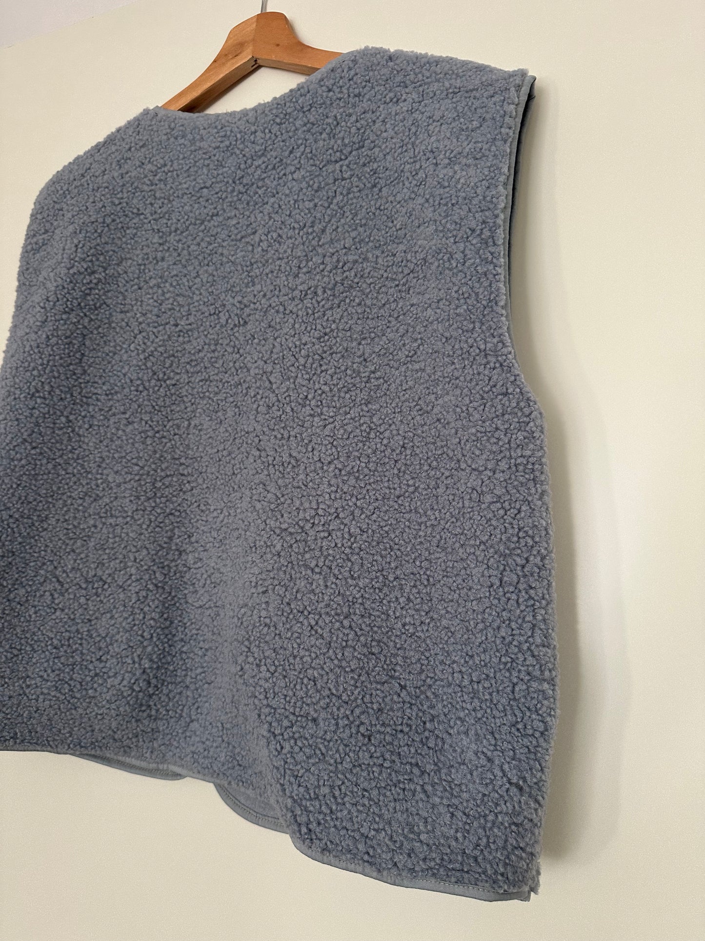 Gilet Gaby moumoute sans manches bleu clair