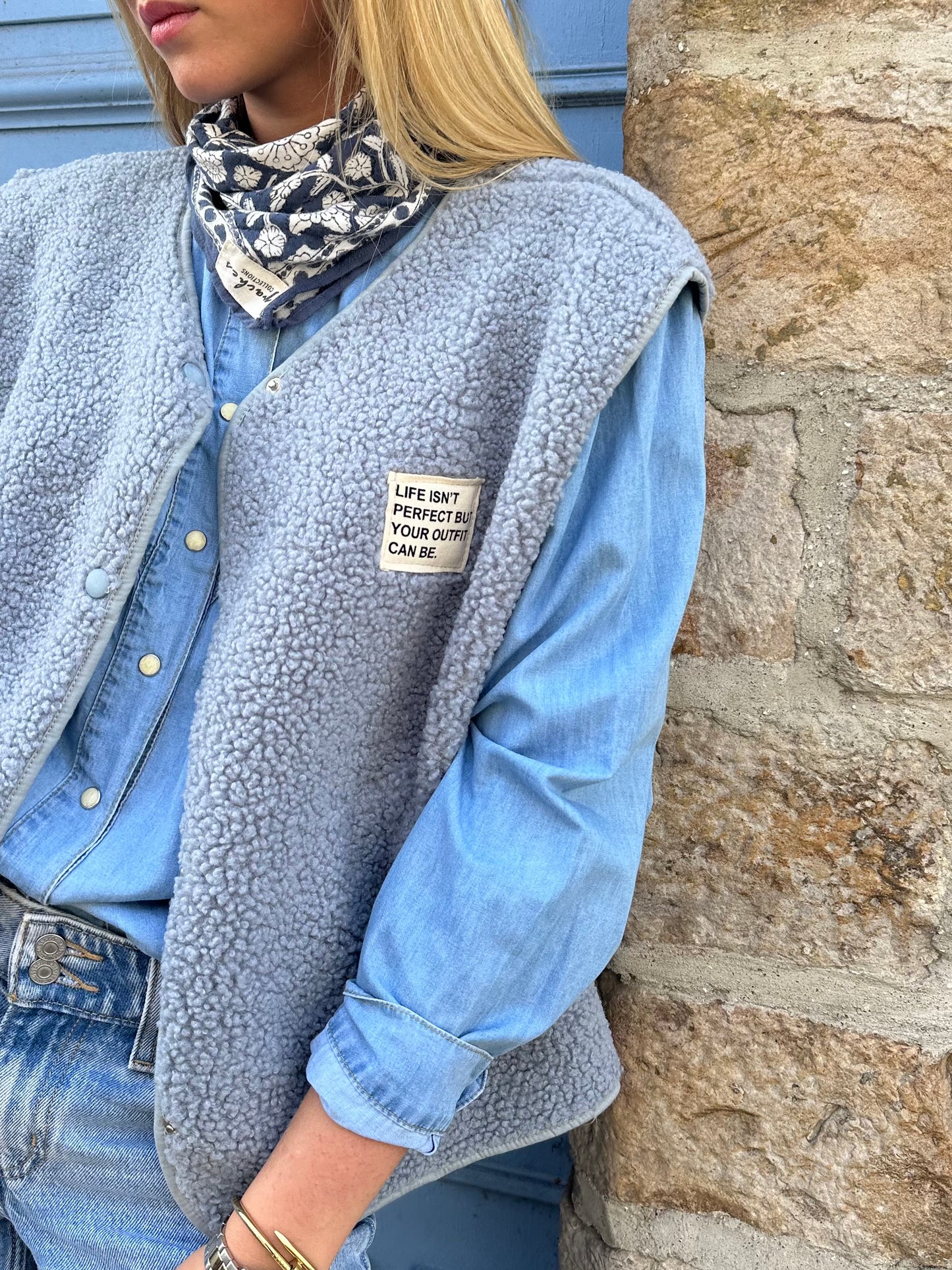 Gilet Gaby moumoute sans manches bleu clair