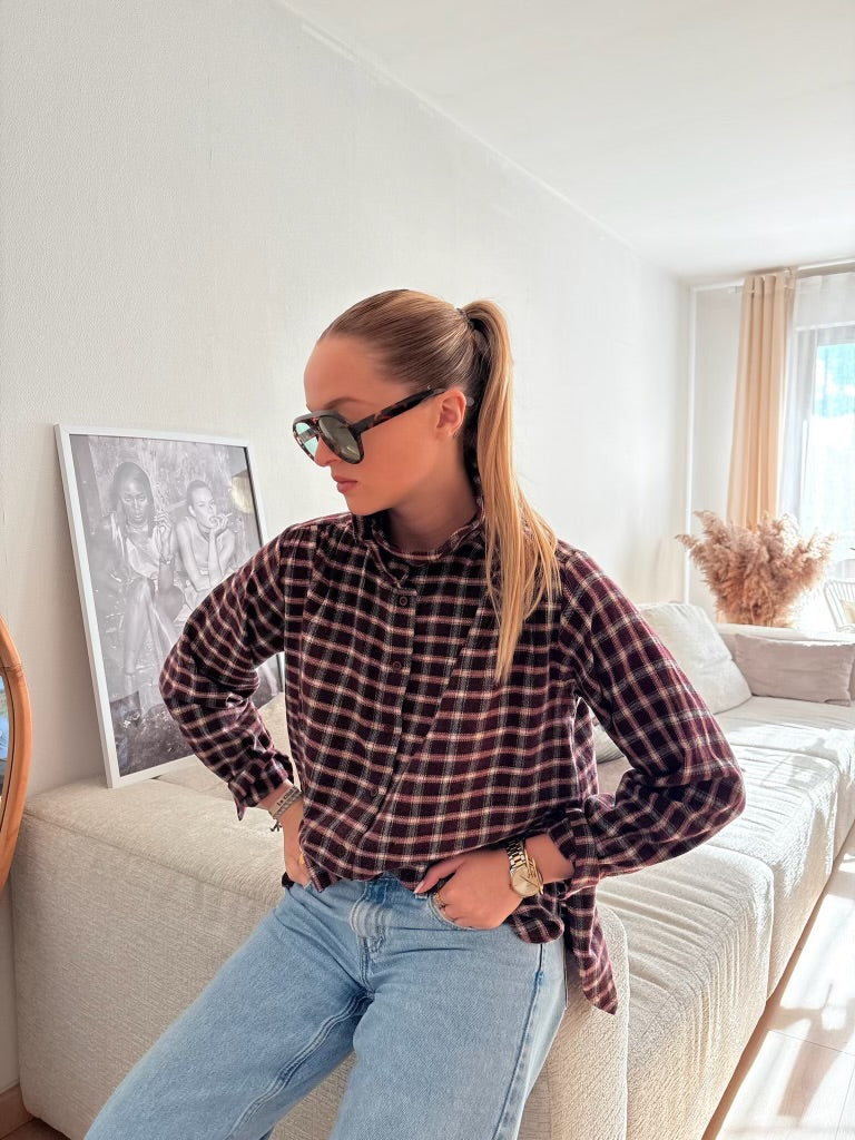 chemise Cloé à carreaux bordeaux col volanté
