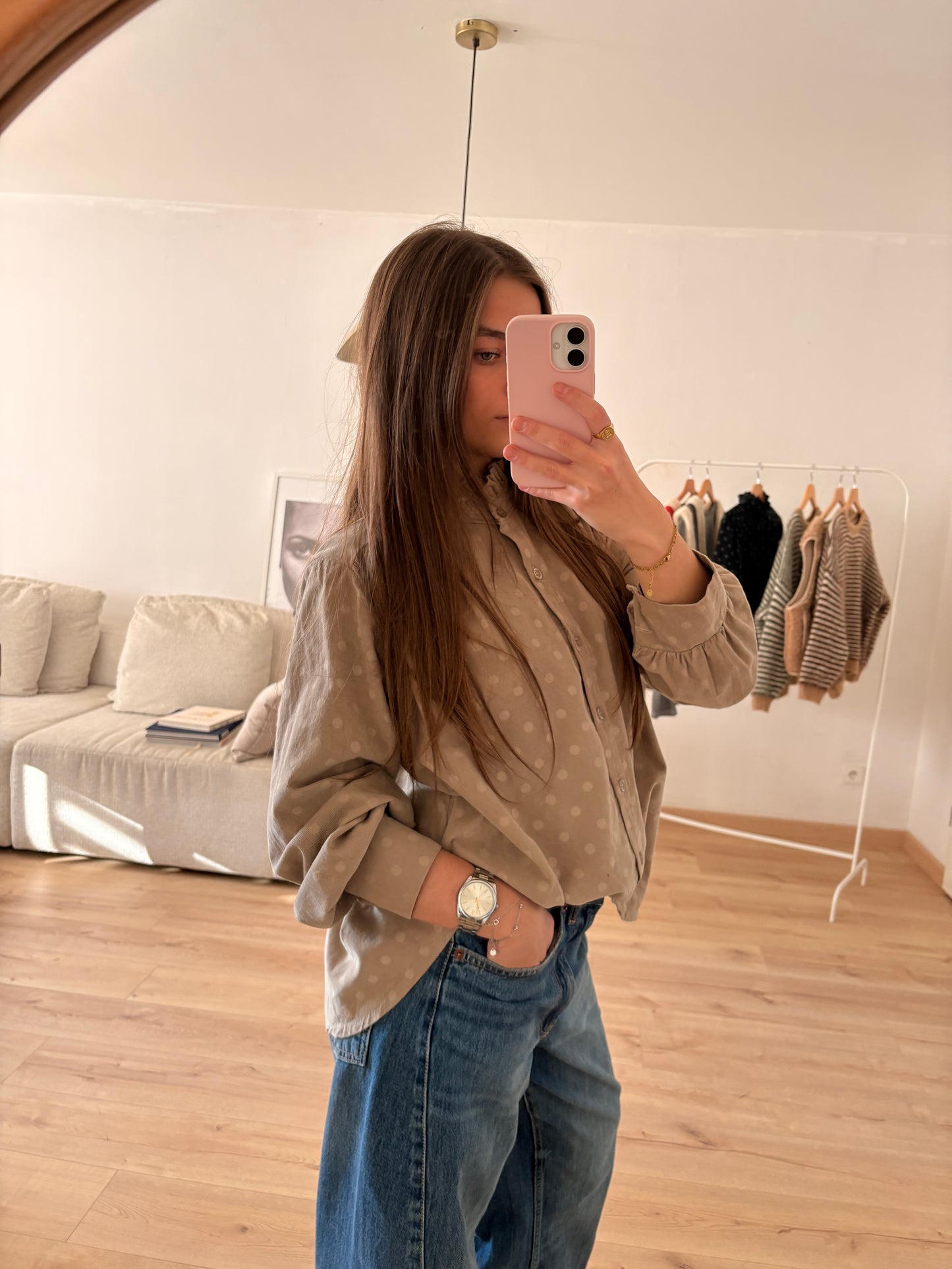 chemise Simone en velours à pois beige col volanté