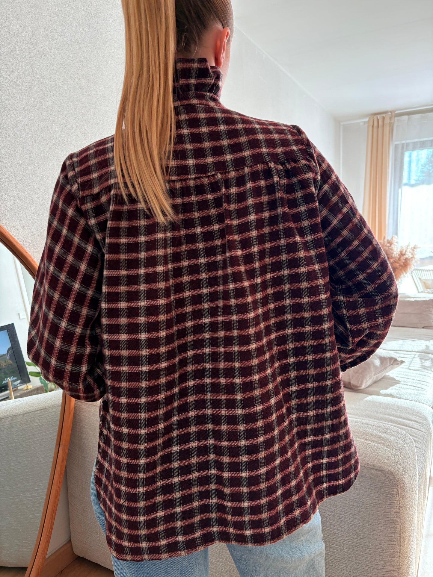 chemise Cloé à carreaux bordeaux col volanté