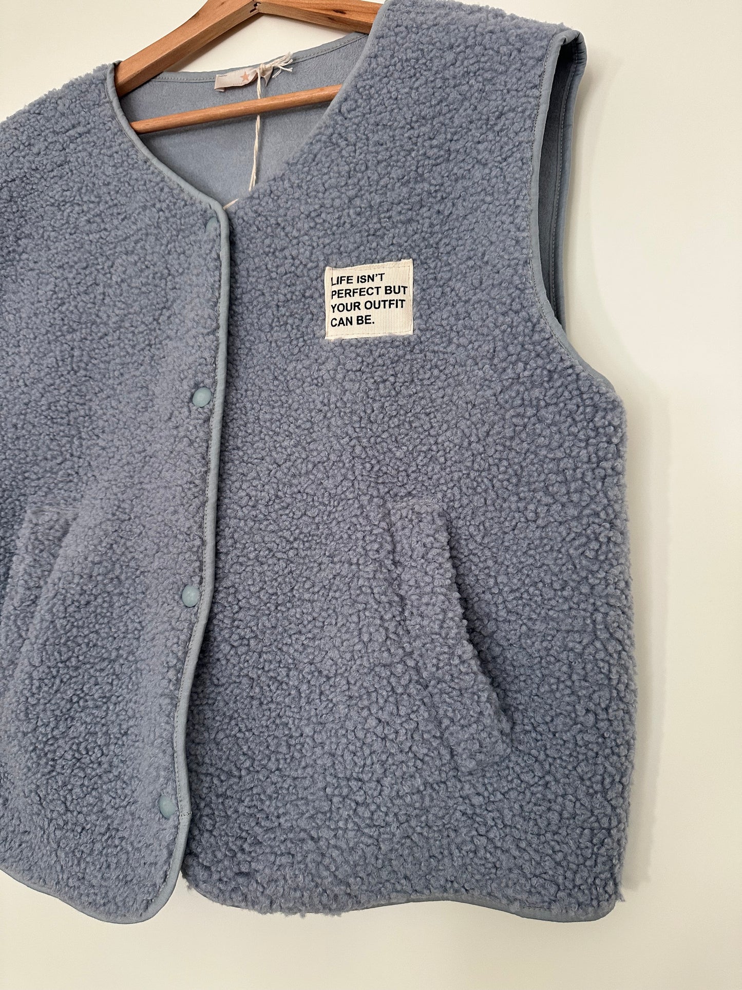 Gilet Gaby moumoute sans manches bleu clair