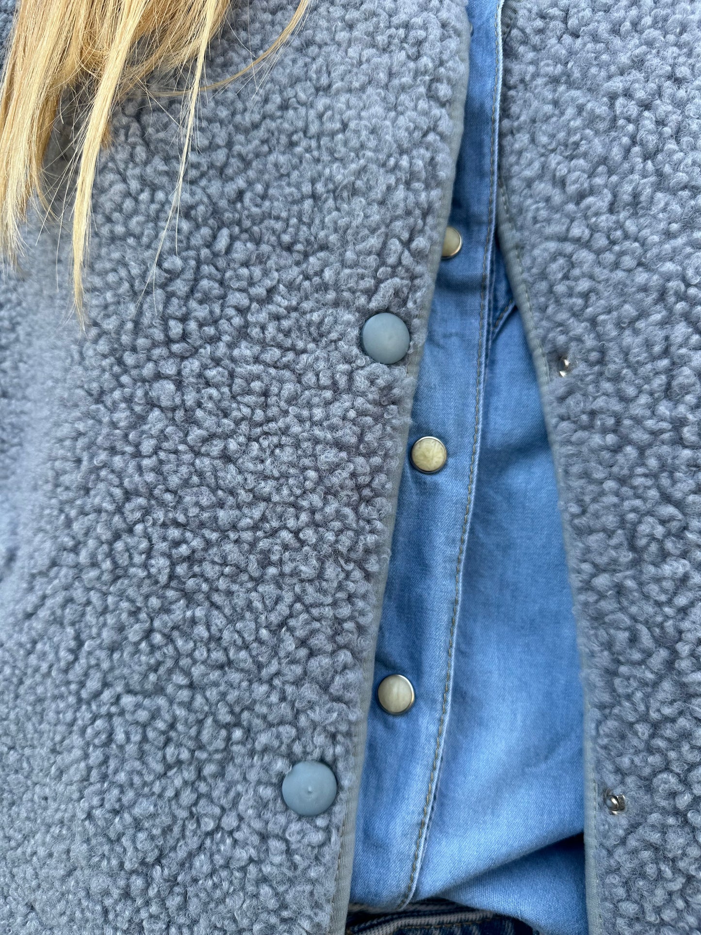 Gilet Gaby moumoute sans manches bleu clair