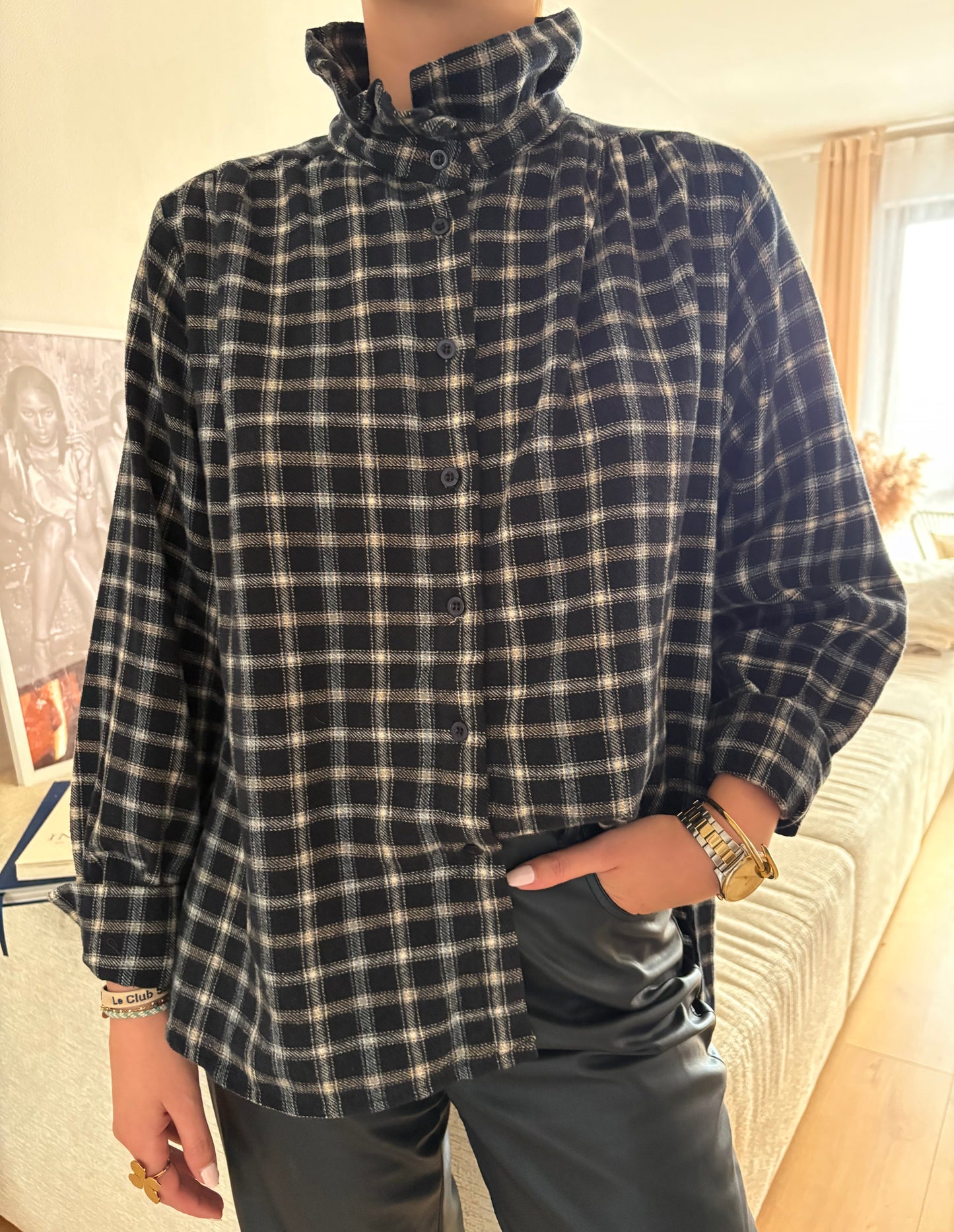 chemise Cloé à carreaux bleu marine col montant