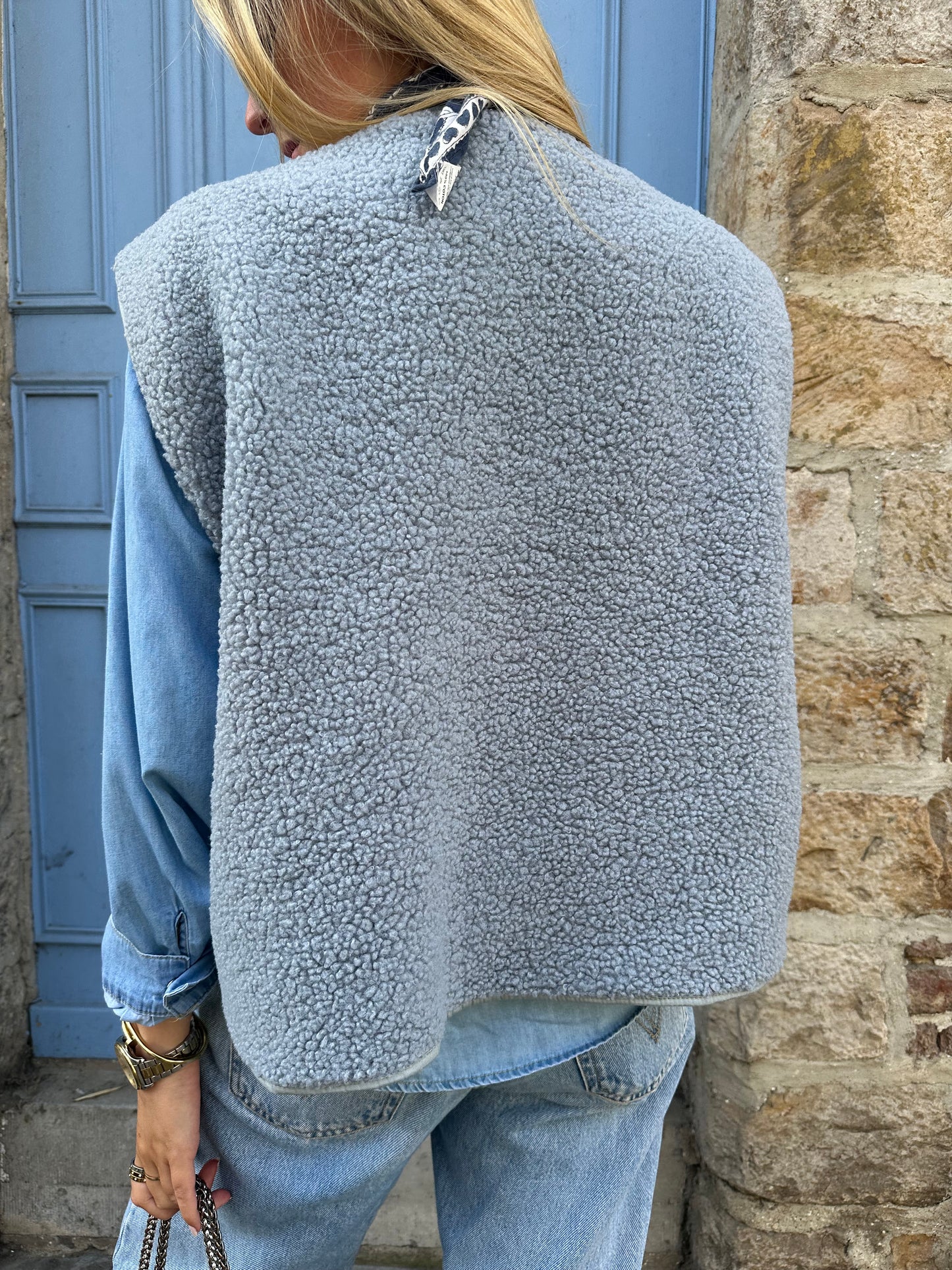 Gilet Gaby moumoute sans manches bleu clair