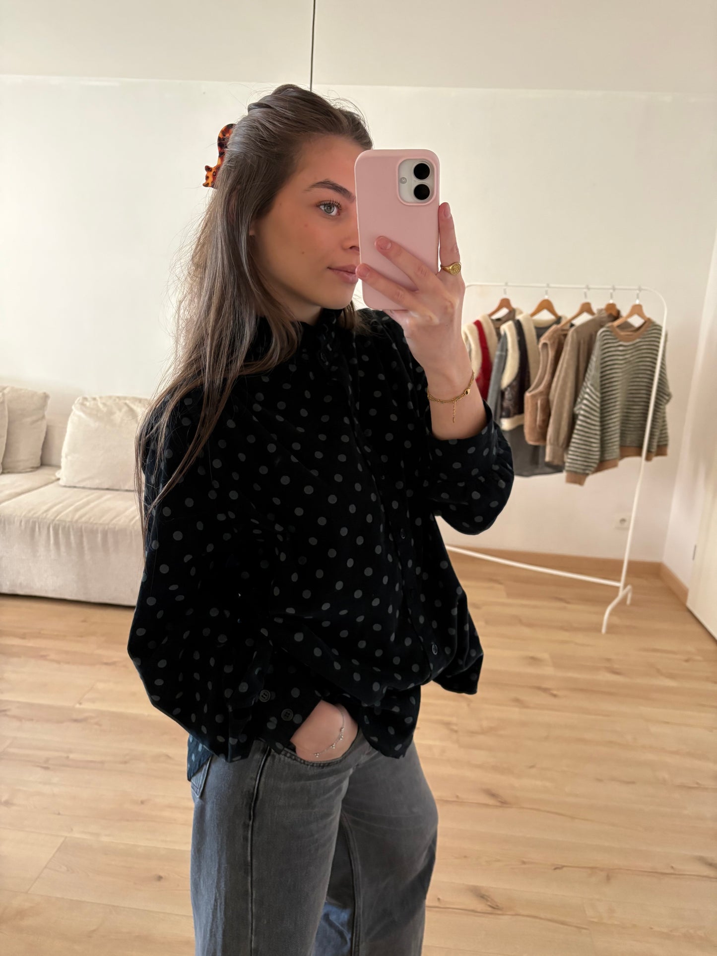 chemise Simone en velours noir à pois gris