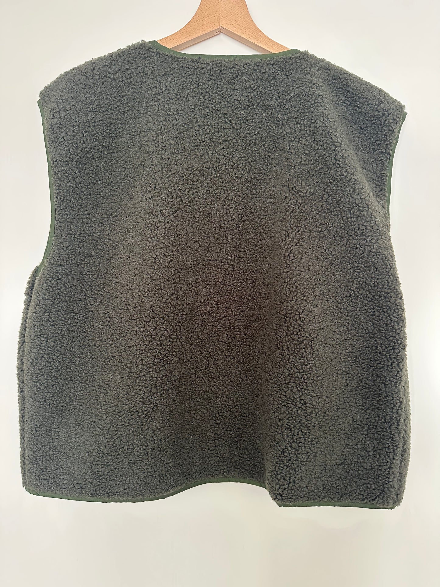 Gilet Gaby moumoute sans manches kaki