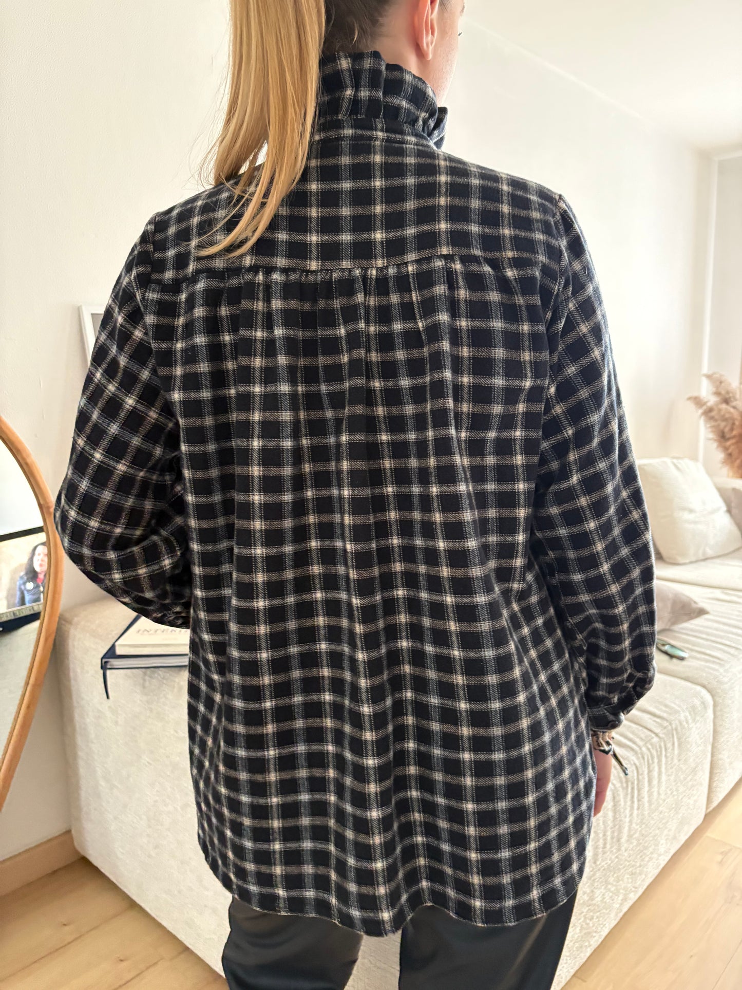 chemise Cloé à carreaux bleu marine col montant